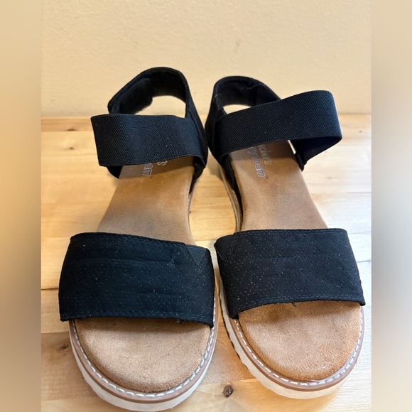 Skechers Shoes - Skechers Black and Tan Memory Foam Women's Sandals